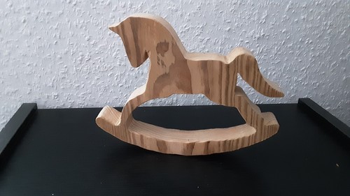 Holzfigur schaukelpferd - holzfigur,