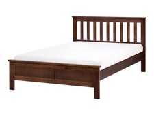 Klassisches Holzbett