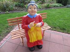 Oma und Opa auf der Bank NUR