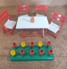 Puppenstube Puppenhaus Terrassen Möbel Klappstuhl Blumenbeet Blume Gartenmöbel