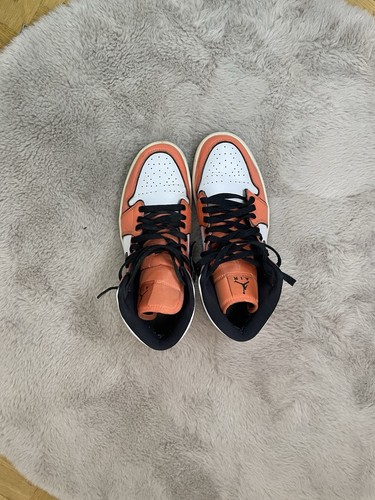 Nike air jordan mid - air,