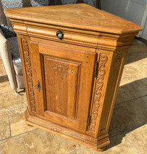 Eckschrank Massiv Eichen Holz Landhaus Stil Schnitzereien Eisenbeschläge