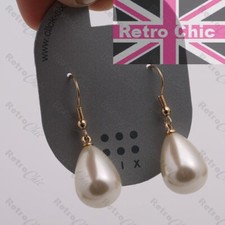 RETRO CHIC creme TRÄNEN PERLEN OHRRINGE klassische Perlen GOLDFARBENE HAKEN Retro