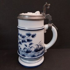 Alter Bierkrug Hüttensteinach Vögel und Blumen - Zinndeckel mit plast. Porzellan