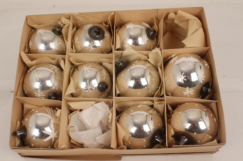 Alte christbaumkugeln weiß - christbaumkugeln,