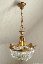 Zauberhafte alte Deckenlampe, Korblüster aus Messing mit schönem Kristallbehang.
