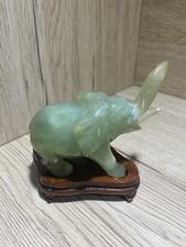 Handgeschnitzte Jadefigur Chinesisch Elefant auf Holzsockel 8 cm 176 g