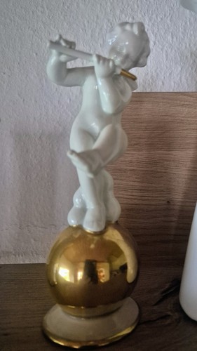 Engel auf kugel - kugel, gerold