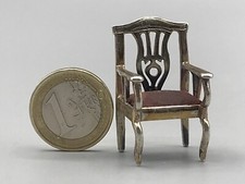 Kleiner Miniatur Stuhl mit