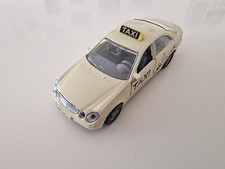 SIKU 1363 MERCEDES E500 W211 TAXI BOWLING-CENTER MINT