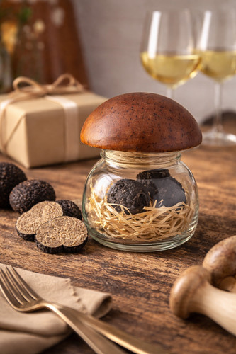 Schwarze trüffel glas pilz - trüffel,