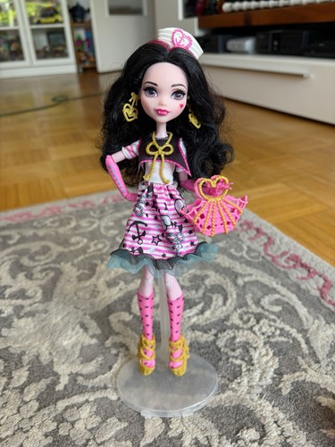 Shriek wrecked draculaura - shriek,