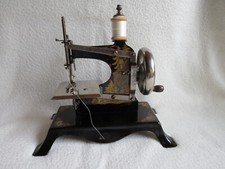 Antike Kindernähmaschine -