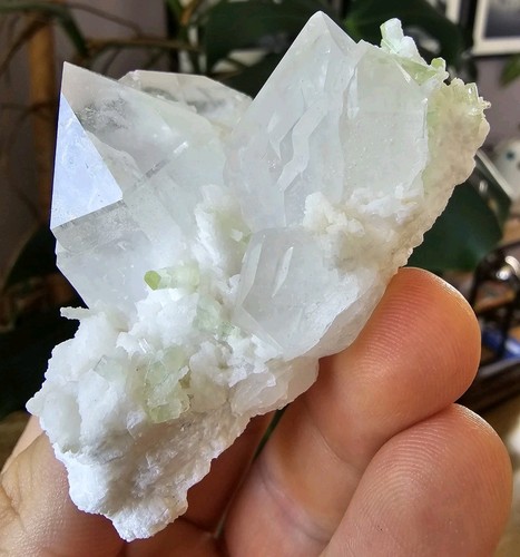 Grüner turmalin auf quarz - grüner,