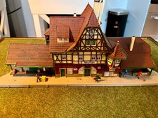 Vollmer H0 22625 Gebäude Bahnhof Neuffen gebaut mit Preiser Figuren vintage