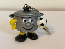 Werbefigur Figur Bully Bullyland 1982 AMC Kochtopf mit Fußball ca. 4,5 cm