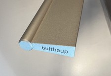 bulthaup b3. Möbelgriff 795mm, Eingriff Mitte, Alu Matt Oberfläche. ⌀10mm