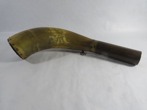 Pulverhorn aus horn - aus,