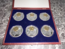 6 Medaillen mit vergoldeten 2