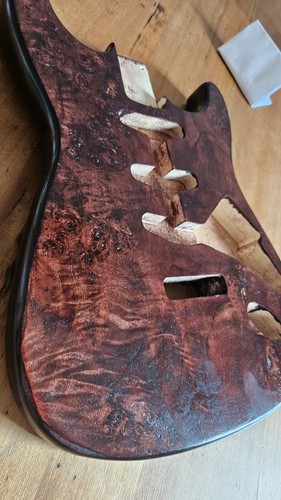 Robin custom shop guitar - robin, body