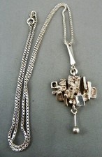 schöne Kette mit Anhänger