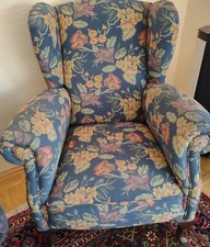 Ohrenbackensessel Chippendale, um 2000 neu gepolstert, Blau mit Blumenmuster