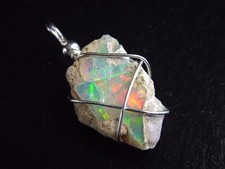 Edelopal Rohstein Anhänger 36