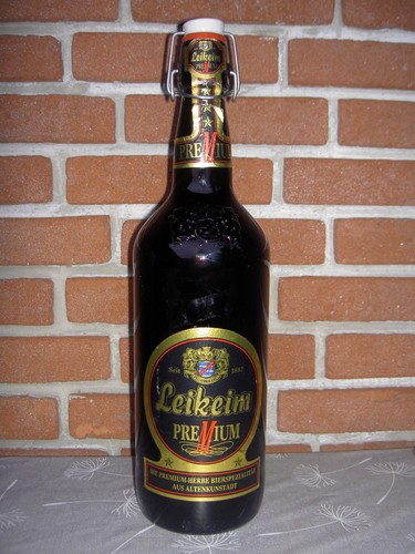 Leere liter bierflasche mit - leere,