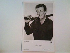 Robert Taylor. Mit Gewehr. Portrait. AK.