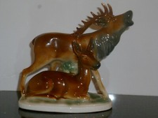  " röhrender " Hirsch mit Reh