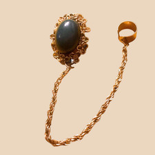 Einzelner Kettenohrring im