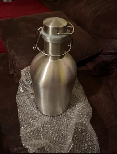 Isolierte bier growler flasche - bier,