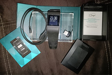 Fitbit Surge Fitnessuhr Fitnesstracker Schrittezähler GPS OVP Ladekabel Dongle