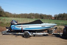Glastron Boot mit Trailer ,und