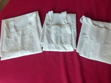 DREI ALTE NACHTHEMDEN UND