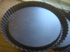 2 Backbleche-  rund und Rand ist geriffelt