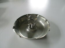 Tolle Schale mit einer Figur