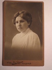 Wien - Frau im Kleid / CDV