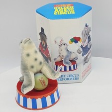 Steiff 0147/12 Golden Age of the Circus Robbe mit Ball und Podest