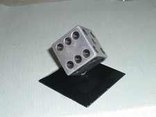 Metallwürfel  Briefbeschwerer Büroartikel  aus den  60/ 70 er Jahren ?