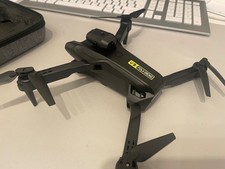 Kleine Flugdrohne mit Kamera