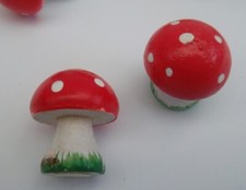 Fliegenpilz 6Stck. Holz 17x20mm Weihnachten Dekoration Basteln