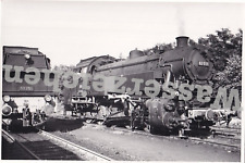 Orig.Foto G. Moll Loks 93 754 + 82 038 DB im Bw Altenkirchen 1962 (6181)