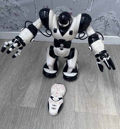 Wowwee robosapien - wowwee,