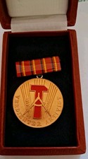 DDR Orden/Abzeichen Verdienter Aktivist  Mit Etui