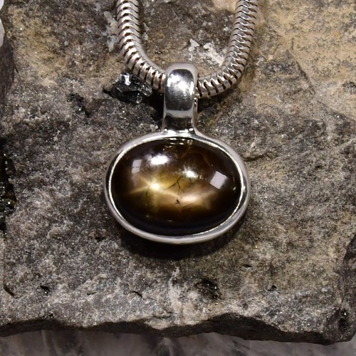 Schwarzer stern saphir - schwarzer,