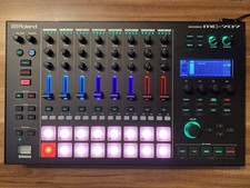 Roland MC 707 Groovebox mit Magma-Case