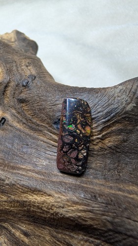 Koroit boulder opal - boulder,