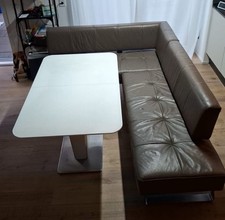 Echtleder Eckbank mit ausziehbarem Glastisch (satiniert)