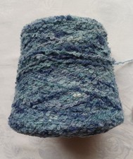 ca. 620 g Bouclé-Strickwolle mit schönem Farbverlauf  von Filati, auf Kone, NEU